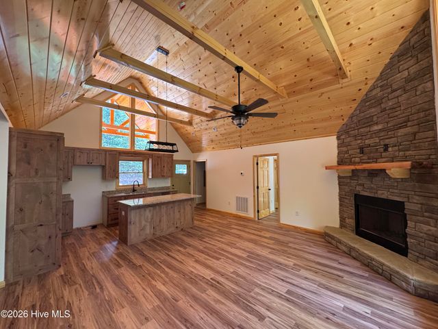 109 Chestnut Oaks Drive, Murphy, NC 28906