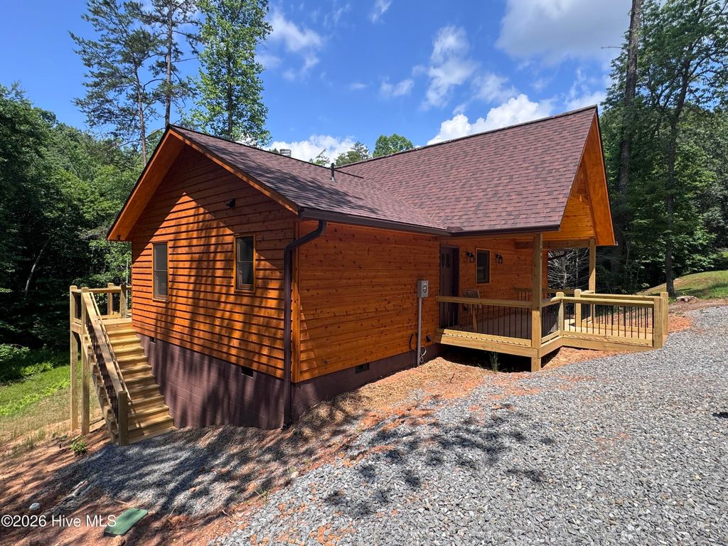 109 Chestnut Oaks Drive, Murphy, NC 28906
