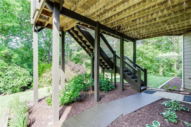 5971 Peacock Lane, Hoschton, GA 30548