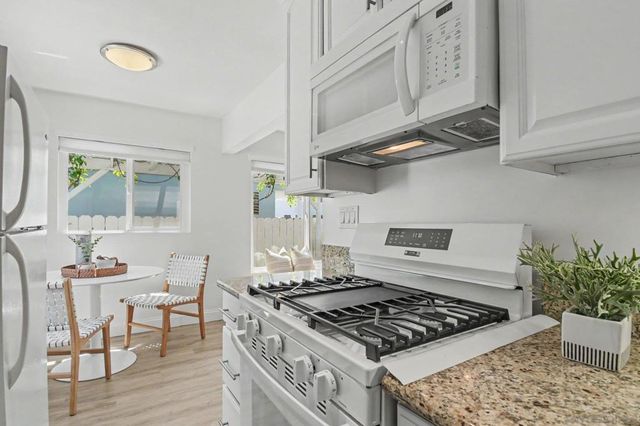 802 Vanderbilt Pl, San Diego, CA 92103