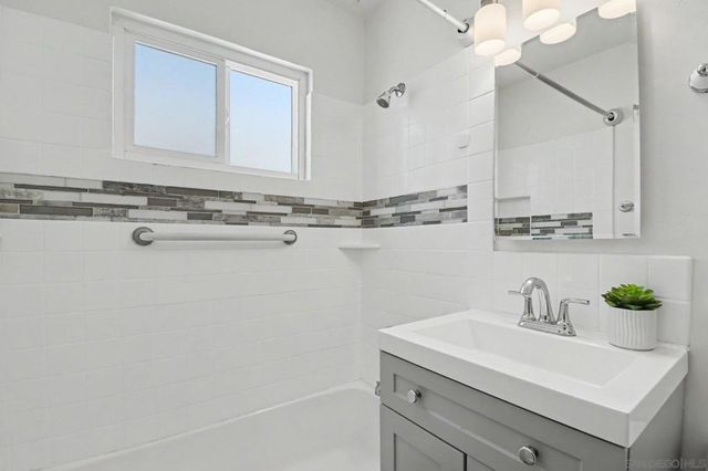 802 Vanderbilt Pl, San Diego, CA 92103