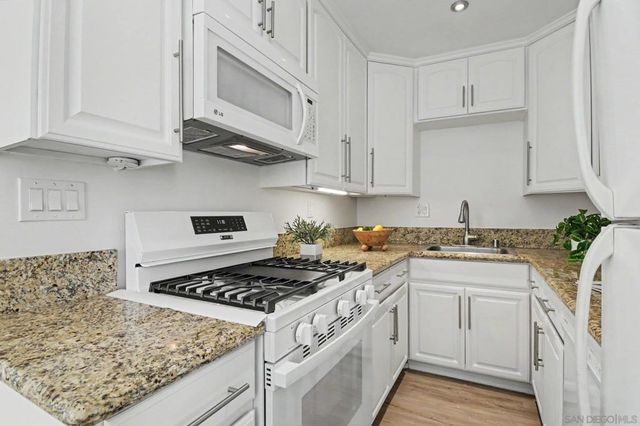 802 Vanderbilt Pl, San Diego, CA 92103