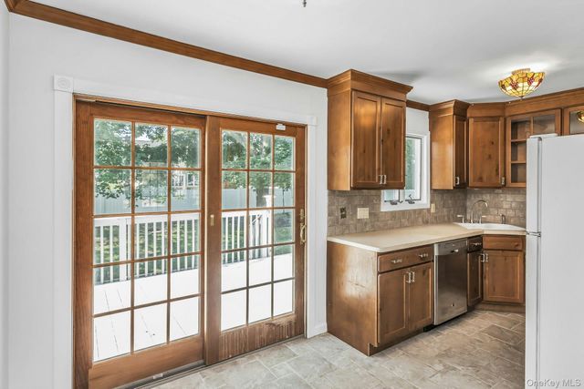 14 Prade Lane, Massapequa Park, NY 11762