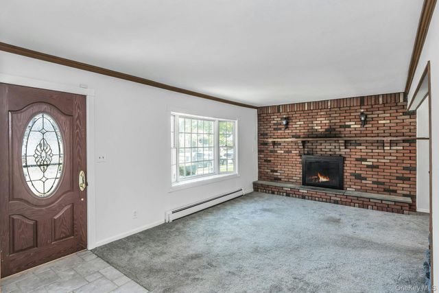 14 Prade Lane, Massapequa Park, NY 11762