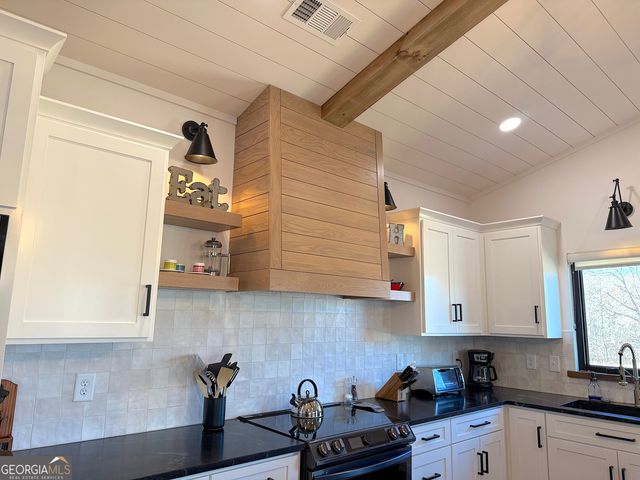 73 Yacht Club Pointe, Hartwell, GA 30643