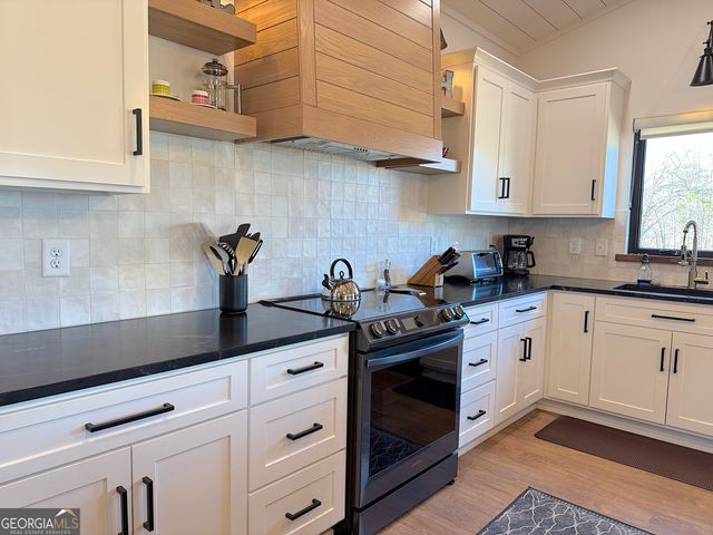 73 Yacht Club Pointe, Hartwell, GA 30643