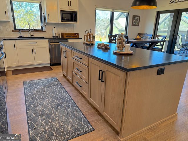 73 Yacht Club Pointe, Hartwell, GA 30643