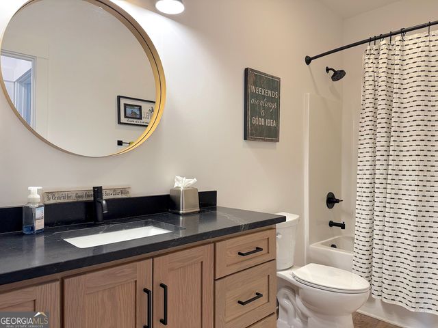 73 Yacht Club Pointe, Hartwell, GA 30643