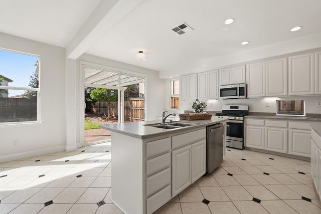 6487 Osprey Ct, Rocklin, CA 95765