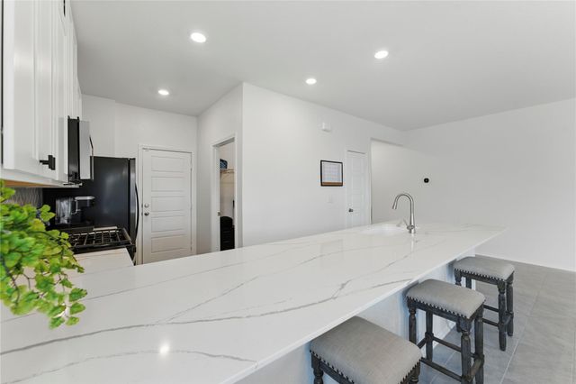 211 Summit DR, Lockhart, TX 78644