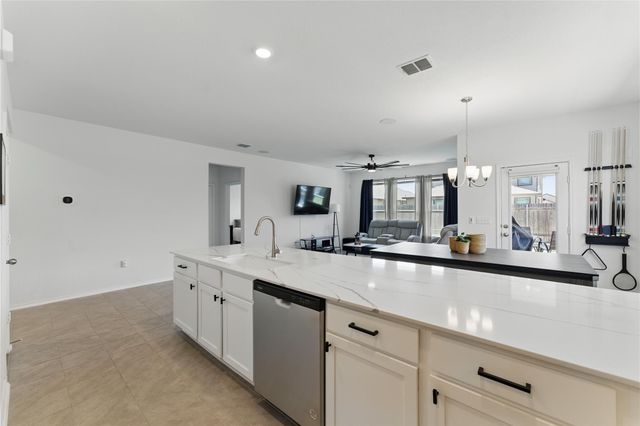 211 Summit DR, Lockhart, TX 78644