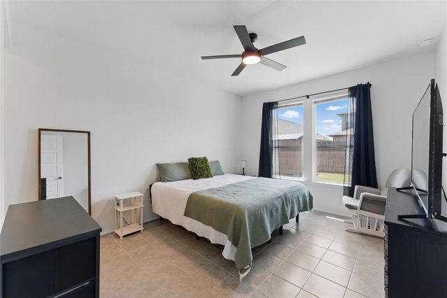 211 Summit DR, Lockhart, TX 78644