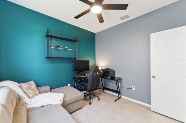 211 Summit DR, Lockhart, TX 78644