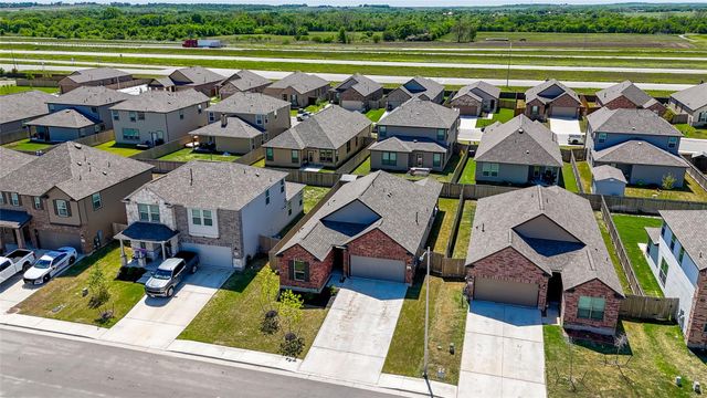 211 Summit DR, Lockhart, TX 78644