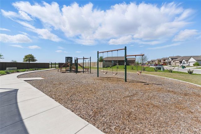 211 Summit DR, Lockhart, TX 78644