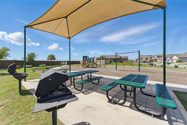211 Summit DR, Lockhart, TX 78644