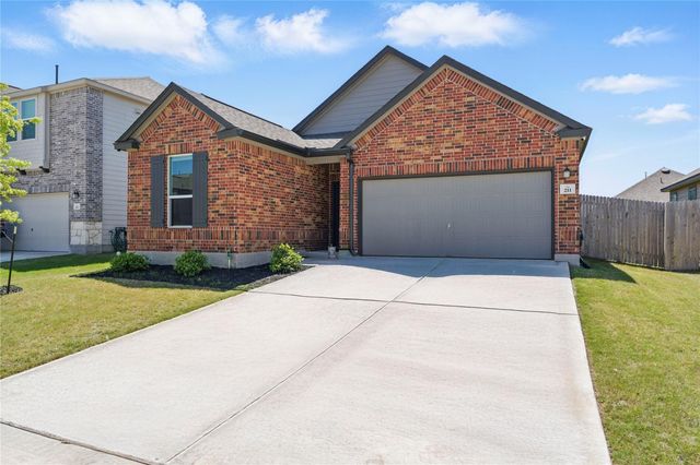 211 Summit DR, Lockhart, TX 78644