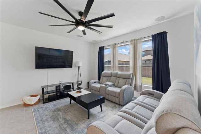 211 Summit DR, Lockhart, TX 78644