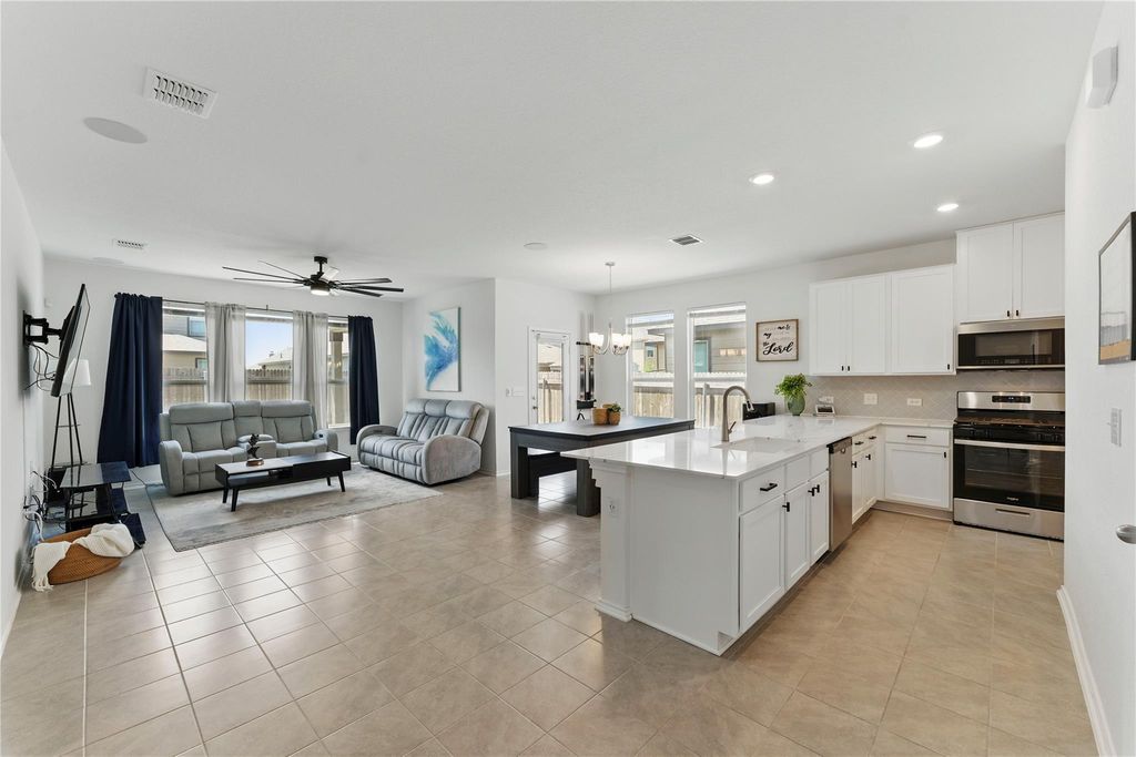 211 Summit DR, Lockhart, TX 78644