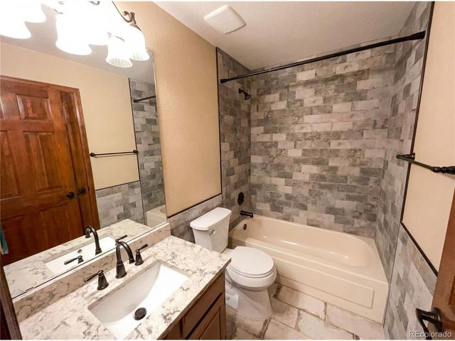 9372 Prairie View Dr, Highlands Ranch, CO 80126