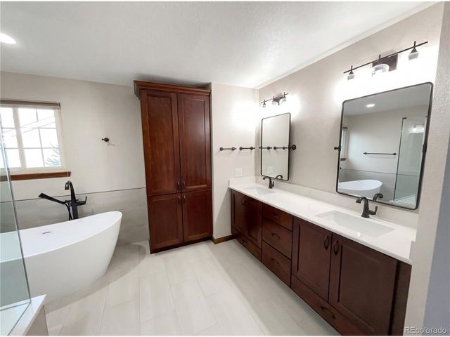 9372 Prairie View Dr, Highlands Ranch, CO 80126