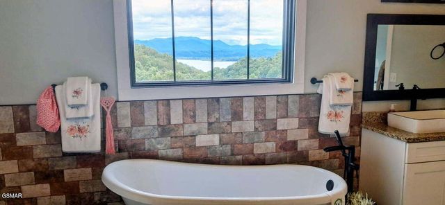 313 River Bluff Way, Newport, TN 37821