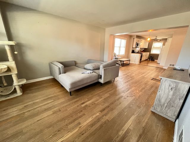 9244 S SACRAMENTO Avenue, Evergreen Park, IL 60805
