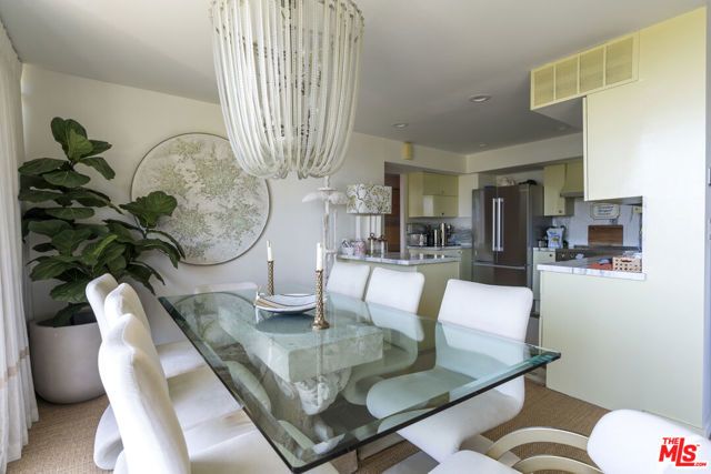818 N Doheny Drive 302, West Hollywood, CA 90069