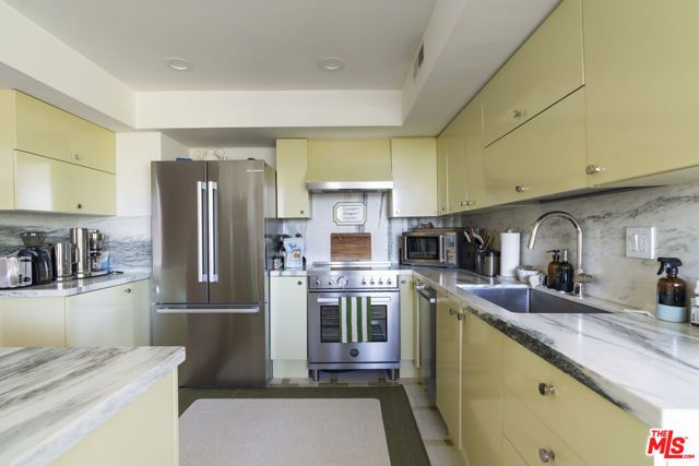 818 N Doheny Drive 302, West Hollywood, CA 90069