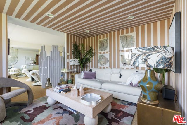 818 N Doheny Drive 302, West Hollywood, CA 90069