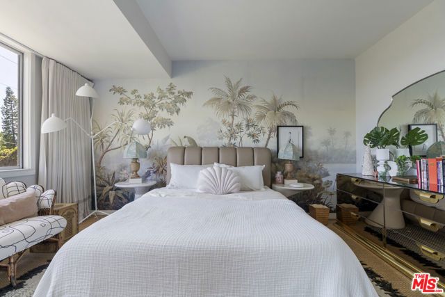 818 N Doheny Drive 302, West Hollywood, CA 90069