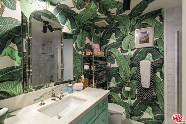 818 N Doheny Drive 302, West Hollywood, CA 90069