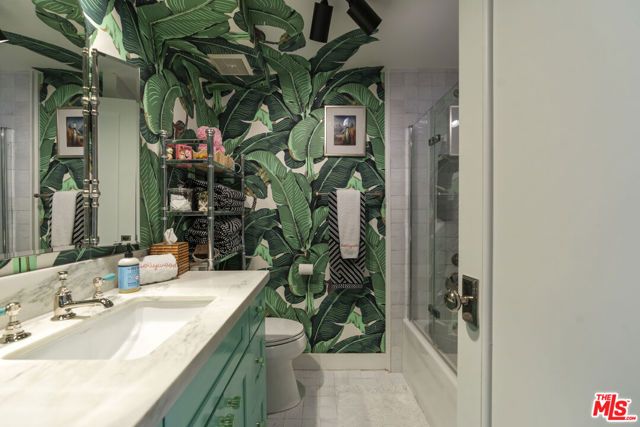 818 N Doheny Drive 302, West Hollywood, CA 90069