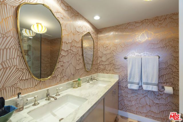 818 N Doheny Drive 302, West Hollywood, CA 90069