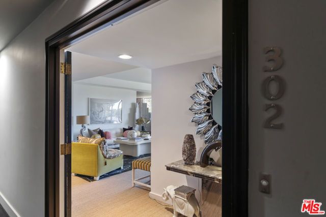 818 N Doheny Drive 302, West Hollywood, CA 90069