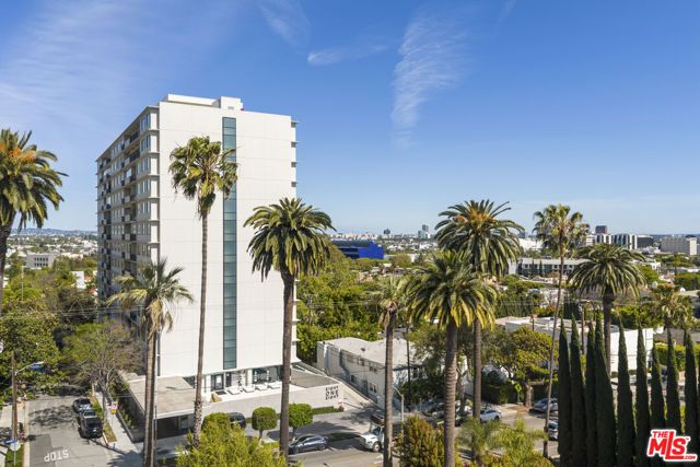 818 N Doheny Drive 302, West Hollywood, CA 90069