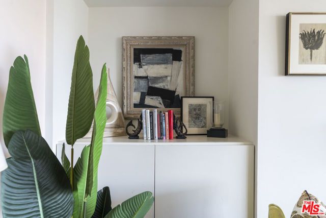 818 N Doheny Drive 302, West Hollywood, CA 90069