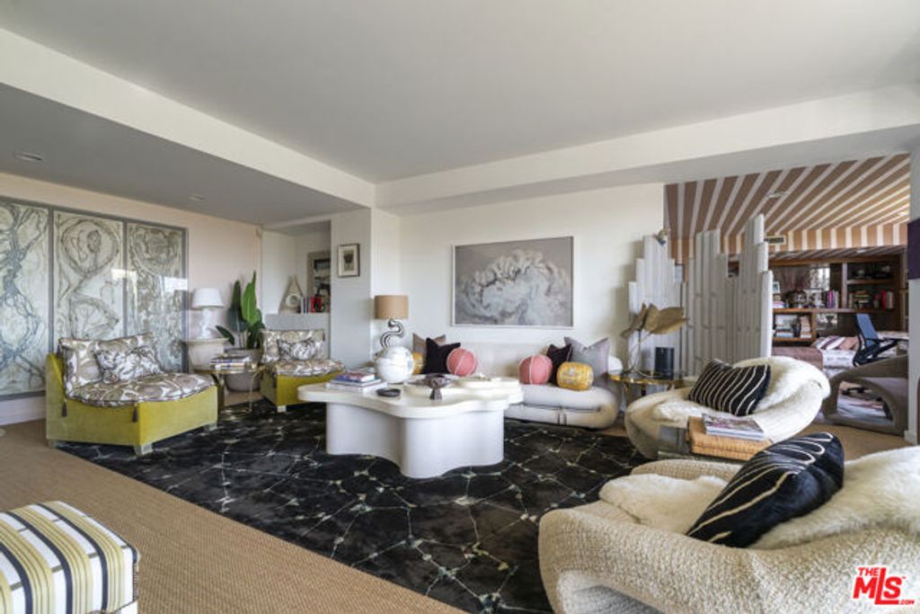 818 N Doheny Drive 302, West Hollywood, CA 90069