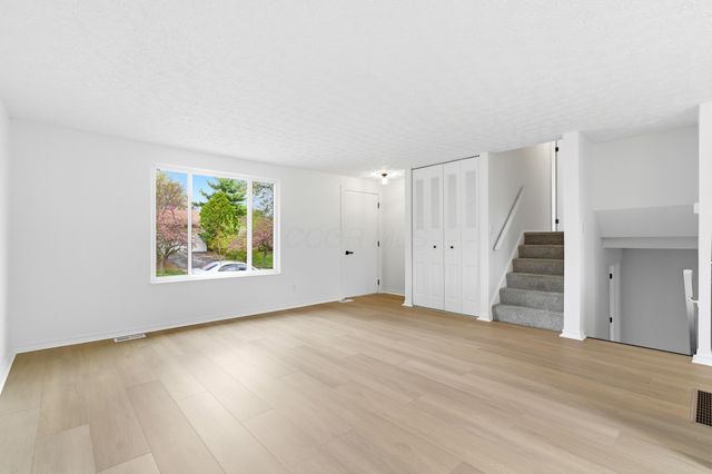 8669 Ripton Drive, Powell, OH 43065