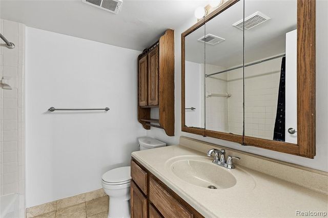 253 Pinewood Circle, Plymouth, MI 48170