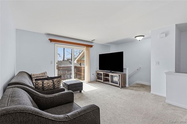 253 Pinewood Circle, Plymouth, MI 48170