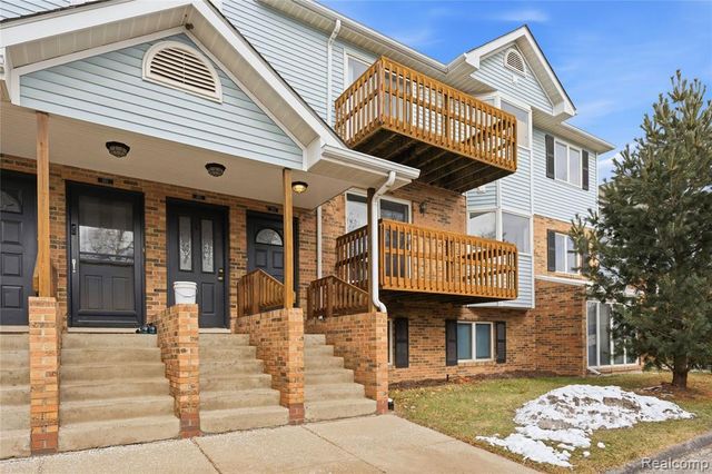 253 Pinewood Circle, Plymouth, MI 48170