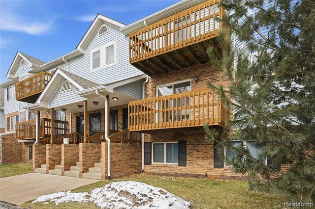 253 Pinewood Circle, Plymouth, MI 48170