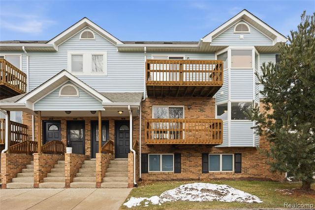 253 Pinewood Circle, Plymouth, MI 48170