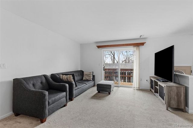 253 Pinewood Circle, Plymouth, MI 48170