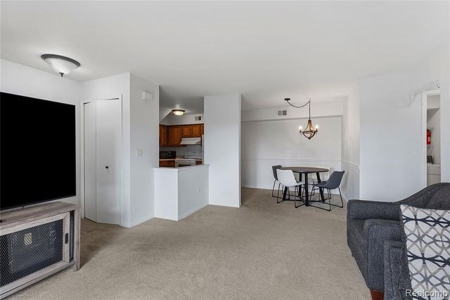 253 Pinewood Circle, Plymouth, MI 48170