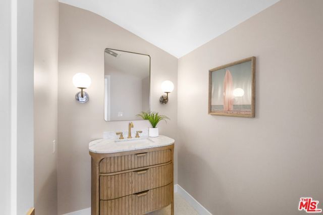 13111 Magnolia Boulevard, Sherman Oaks, CA 91423