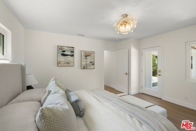 13111 Magnolia Boulevard, Sherman Oaks, CA 91423