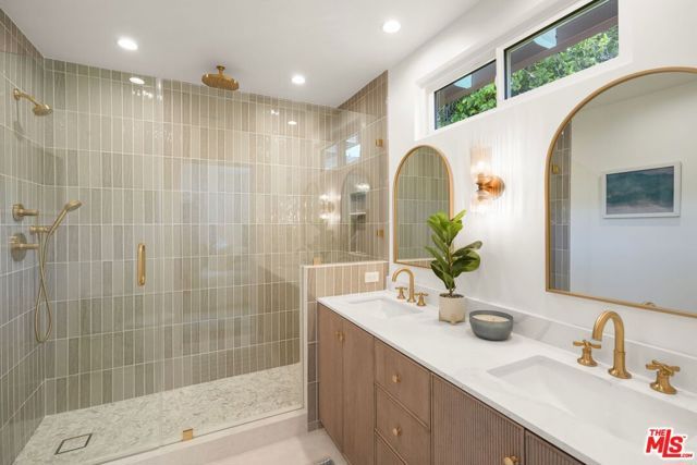 13111 Magnolia Boulevard, Sherman Oaks, CA 91423