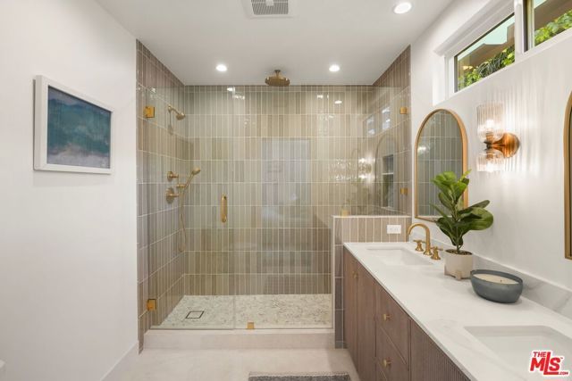 13111 Magnolia Boulevard, Sherman Oaks, CA 91423